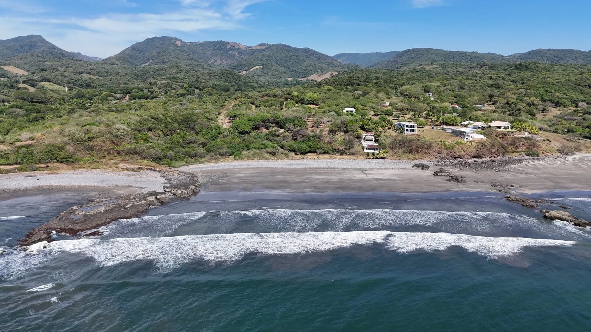 ¡Oportunidad única frente al mar! Surfcity ii
