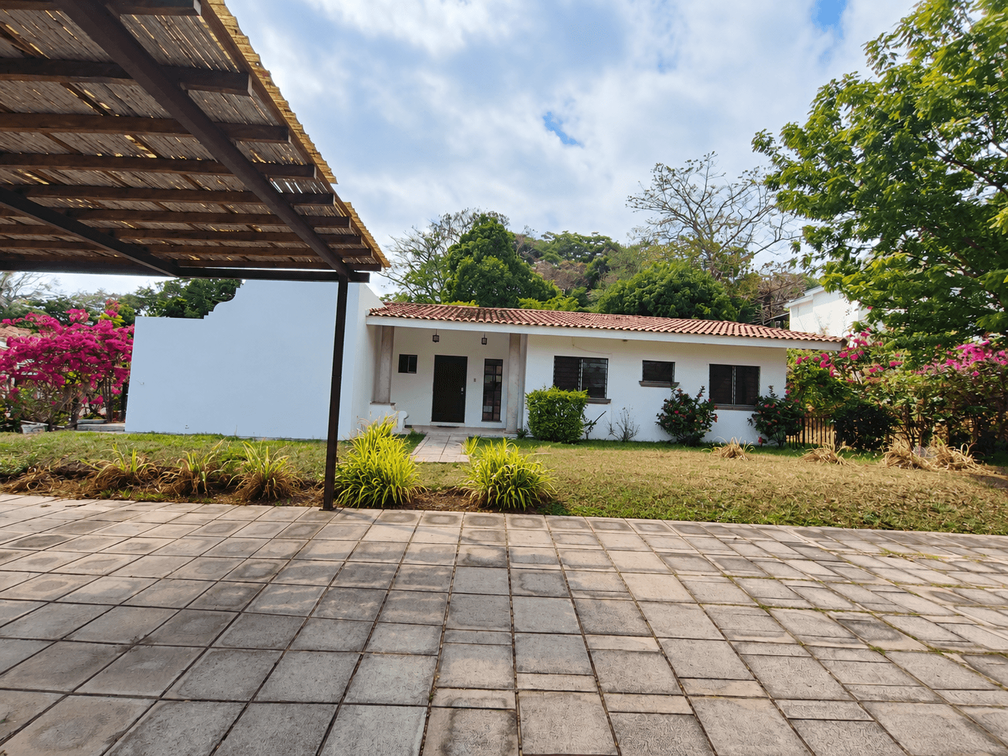 Casa en venta | Residencial La Hacienda, San José Villanueva, La Libertad | $425,000